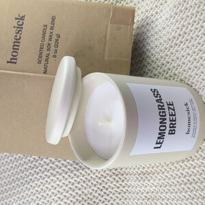 Homesick Candle in Lemongrass Breeze, 226g/8.0oz